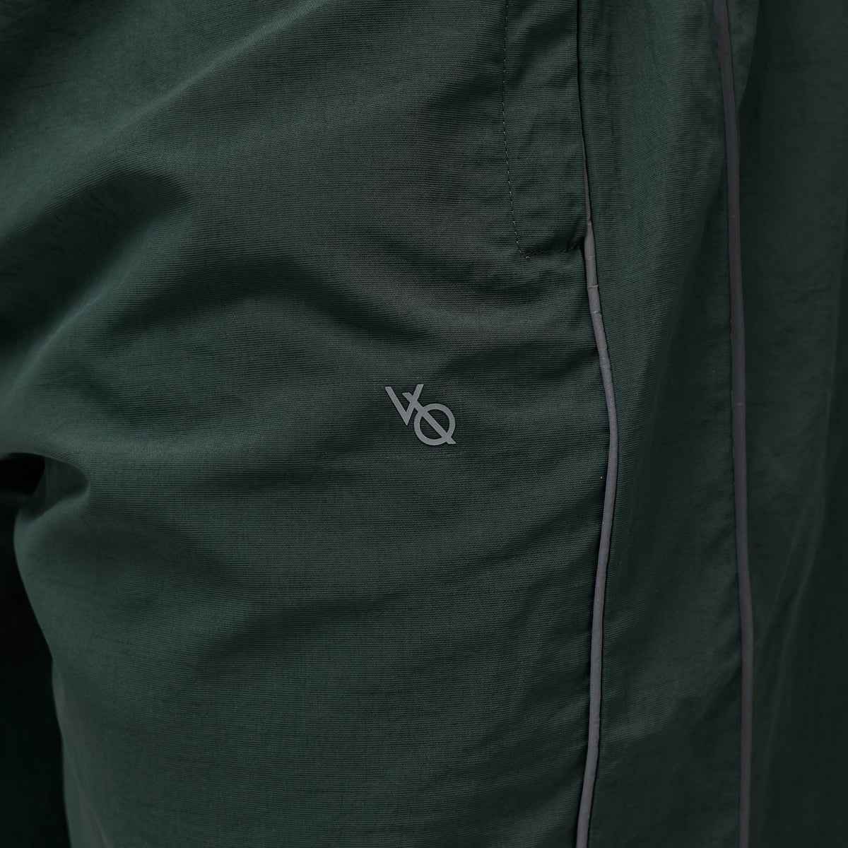 REFLECTIVE DARK GREEN OVERSIZED TRACK PANTS 2枚目の画像