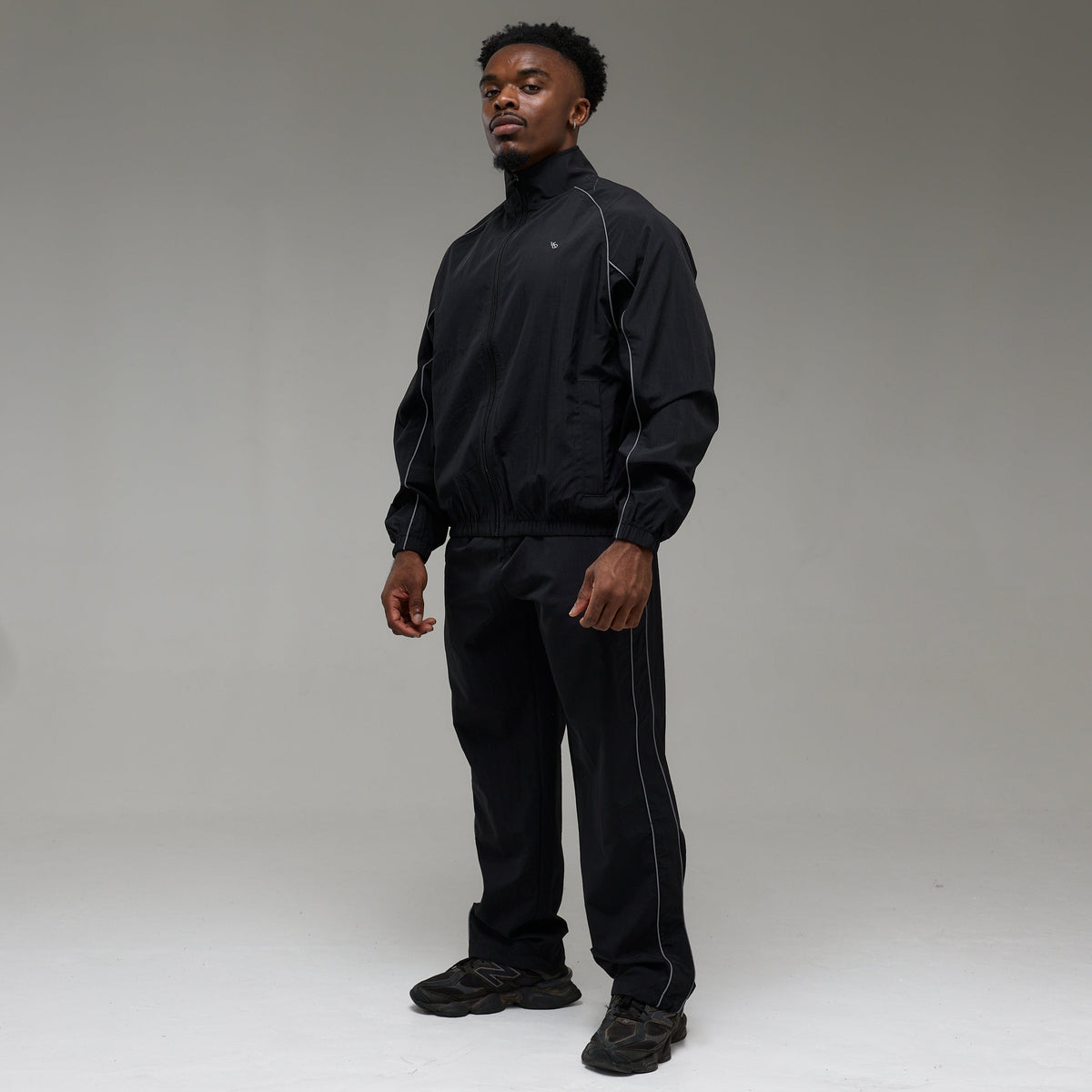REFLECTIVE BLACK OVERSIZED TRACK JACKET 4枚目の画像