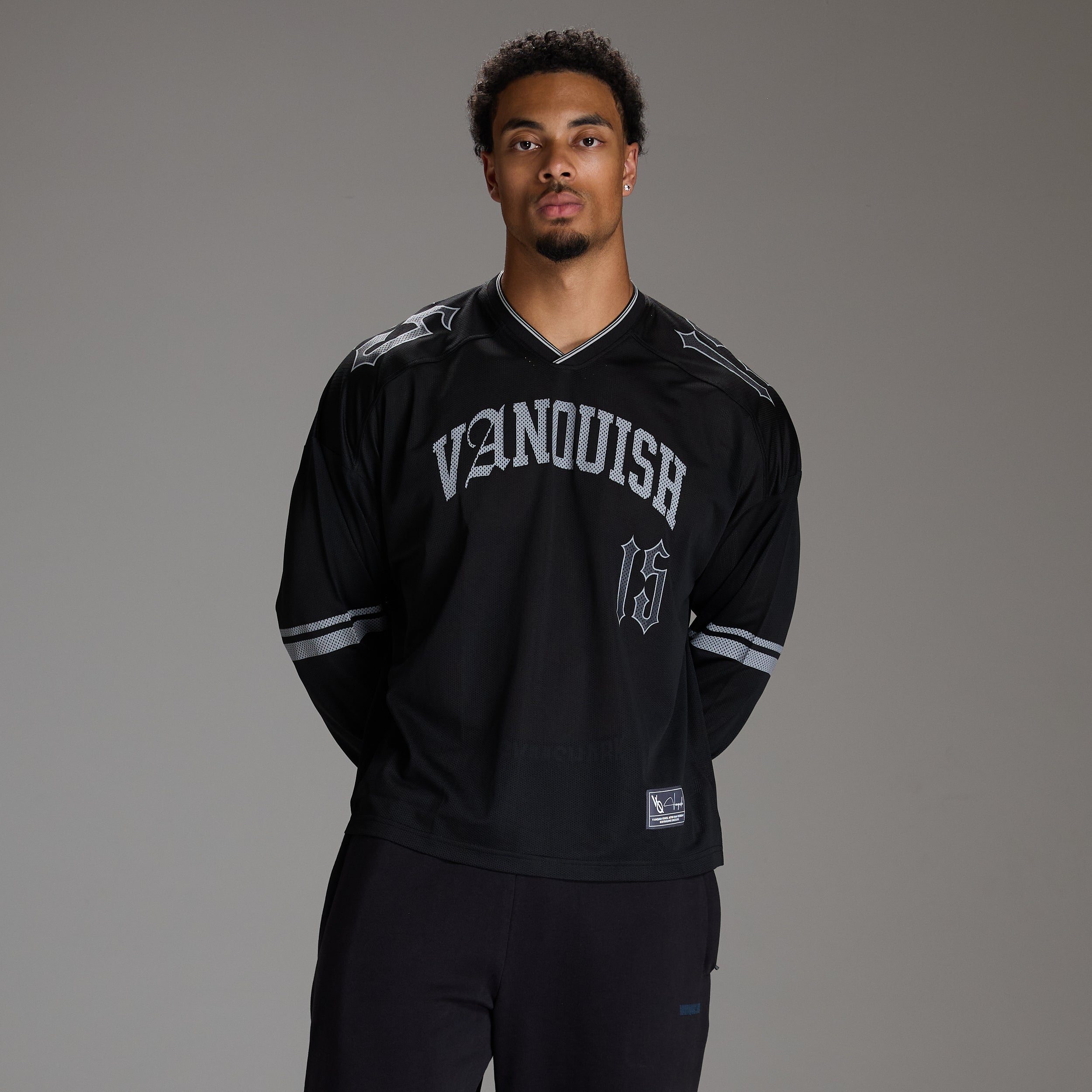 VANQUISH FITNESS Varsityモデル ブラック オーバーサイズ ホッケーTシャツ