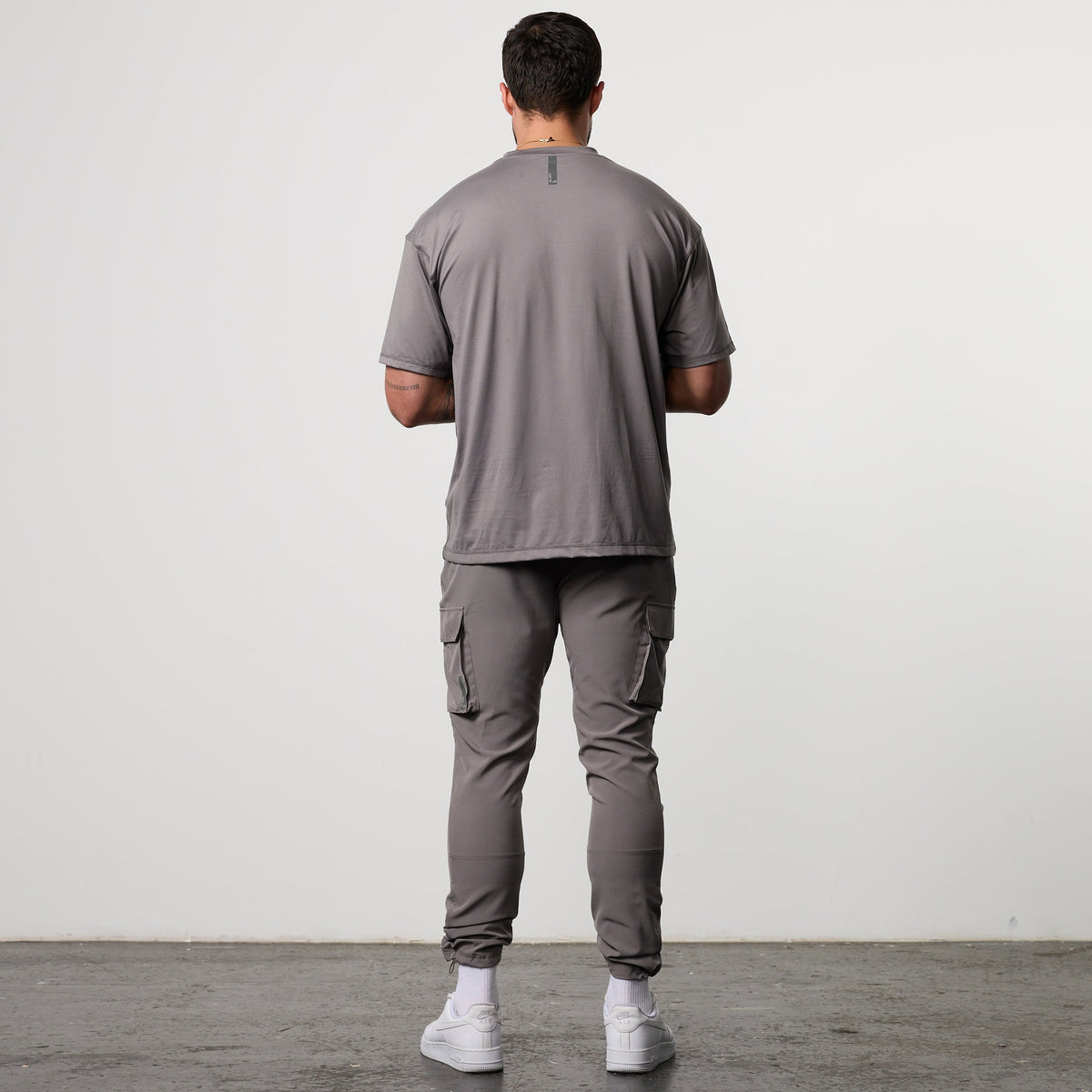 LRT Grey Performance Tapered Cargo Pants 3枚目の画像