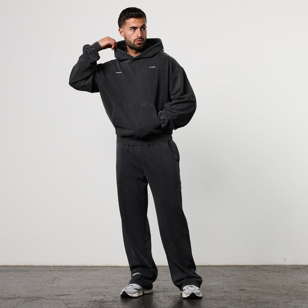 BLACK FORGE WASHED BLACK STRAIGHT LEG SWEATPANTS 4枚目の画像
