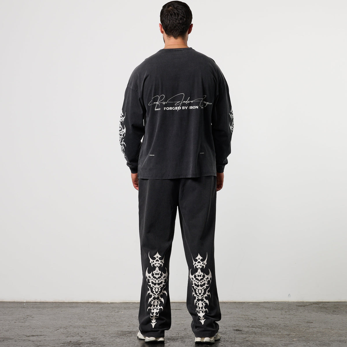BLACK FORGE WASHED BLACK STRAIGHT LEG SWEATPANTS 5枚目の画像