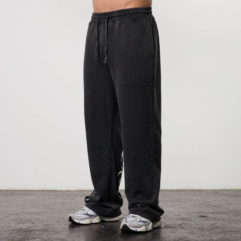 BLACK FORGE WASHED BLACK STRAIGHT LEG SWEATPANTS 1枚目の画像