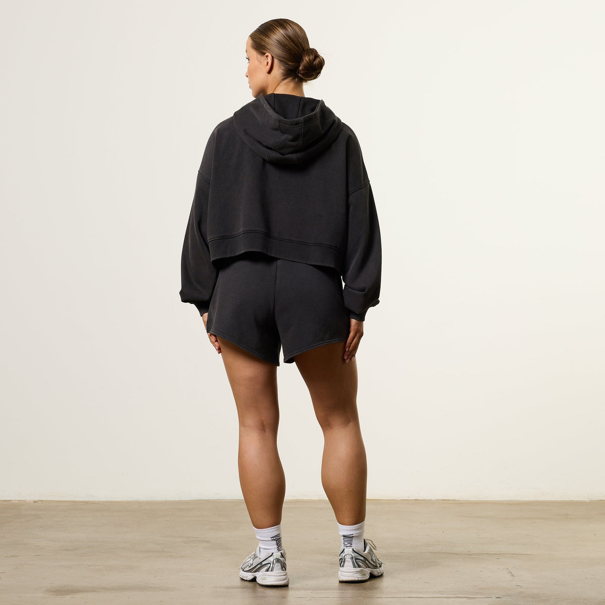 Vanquish Washed Black Loose Shorts 2枚目の画像