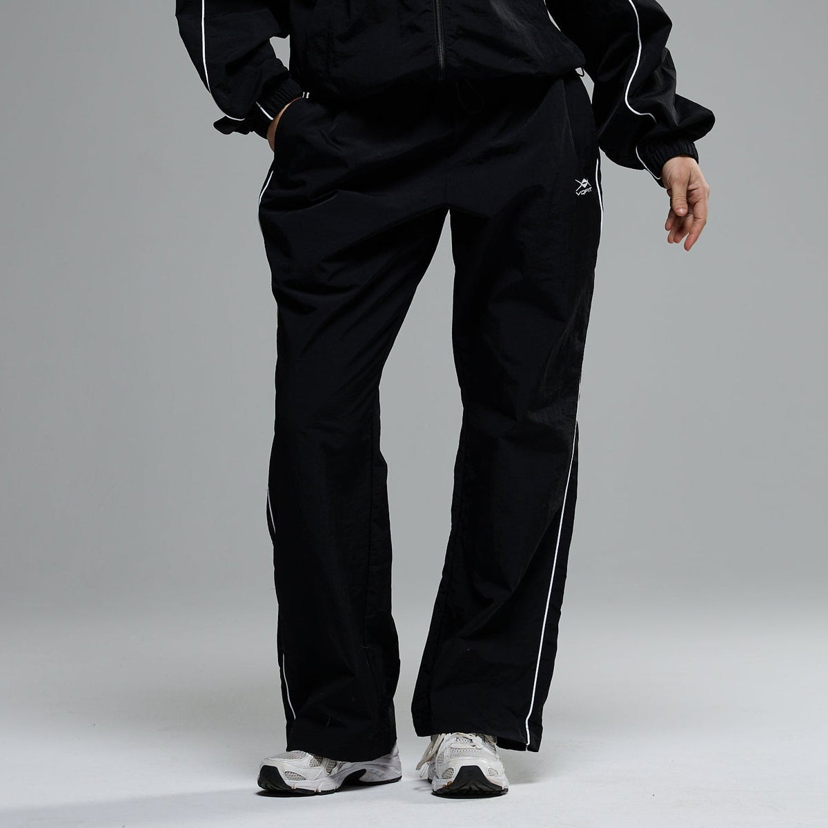 NYLON TRACKSUIT BLACK PANTS 2枚目の画像