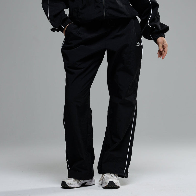 VANQUISH FITNESS Nylon Tracksuitモデル ブラックパンツ