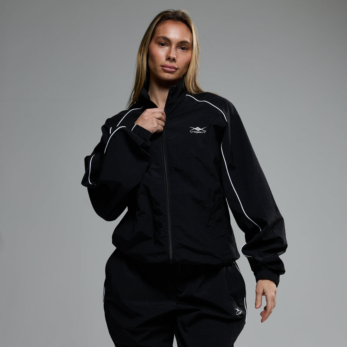 VANQUISH FITNESS Nylon Tracksuitモデル ブラック トラック ジャケット