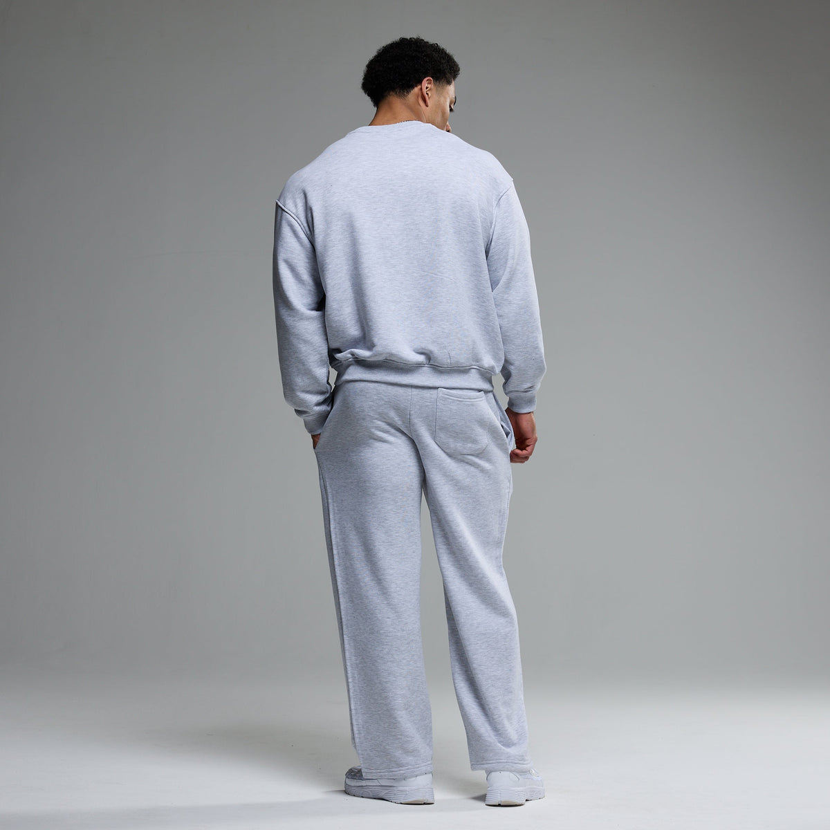 VANQUISH FITNESS Monogramモデル グレー ストレートレッグ スウェット