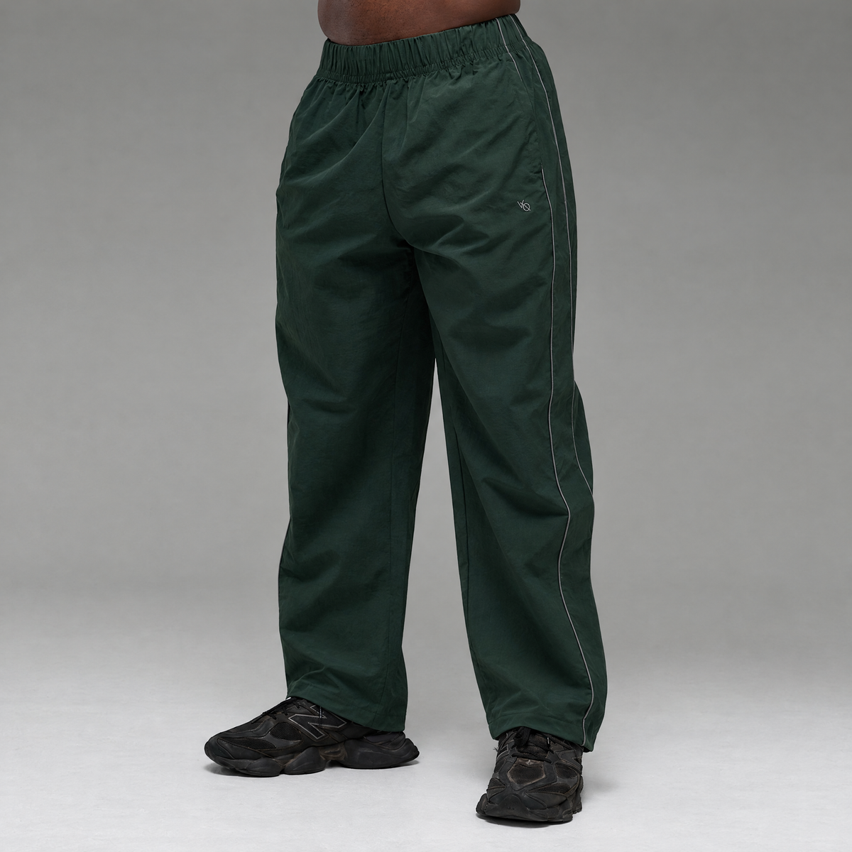 REFLECTIVE DARK GREEN OVERSIZED TRACK PANTS 1枚目の画像