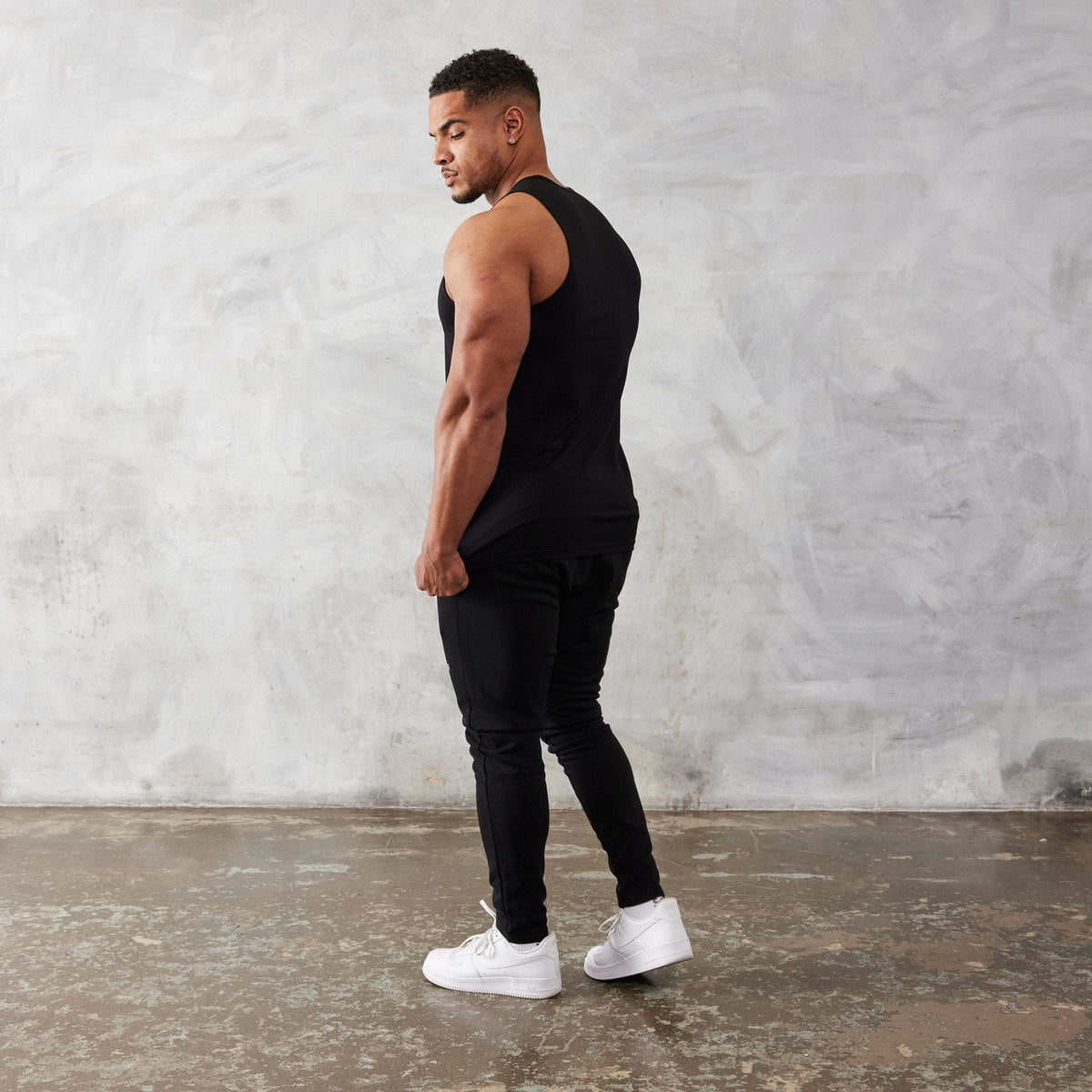 Vanquish Essential Black Regular Fit Tank Top 4枚目の画像