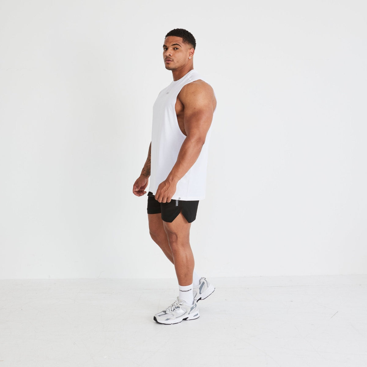 VANQUISH FITNESS Essentialモデル ホワイト オーバーサイズ