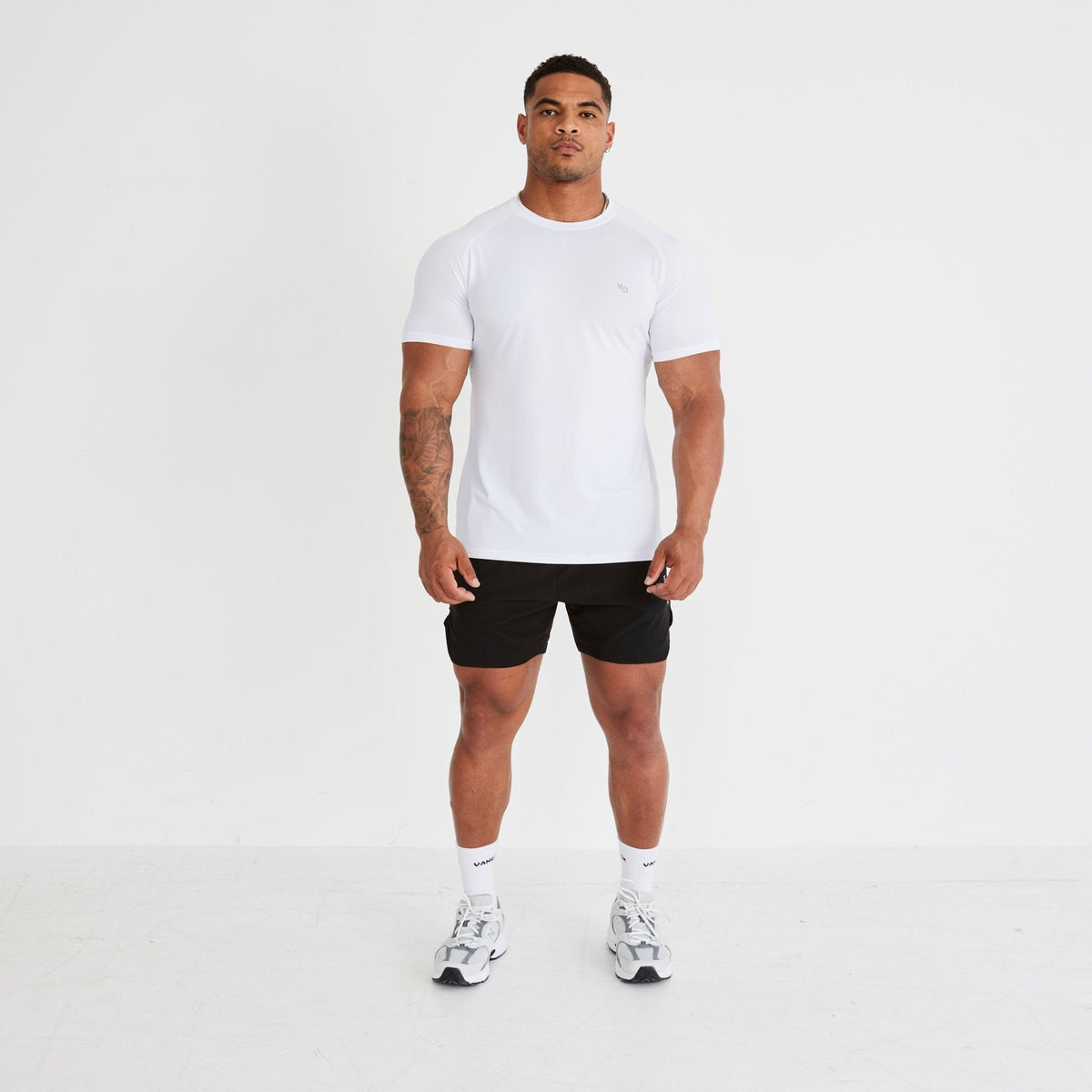 Vanquish Essential White Performance Short Sleeve T Shirt 2枚目の画像