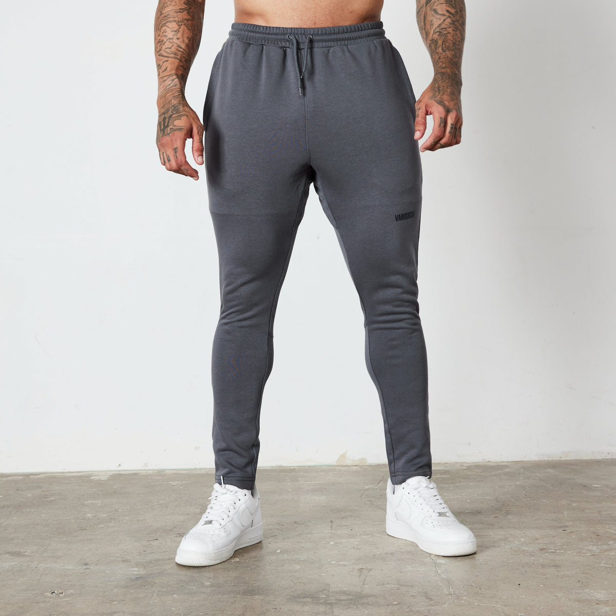 Vanquish Essential Denim Blue Tapered Fit Sweatpants 1枚目の画像