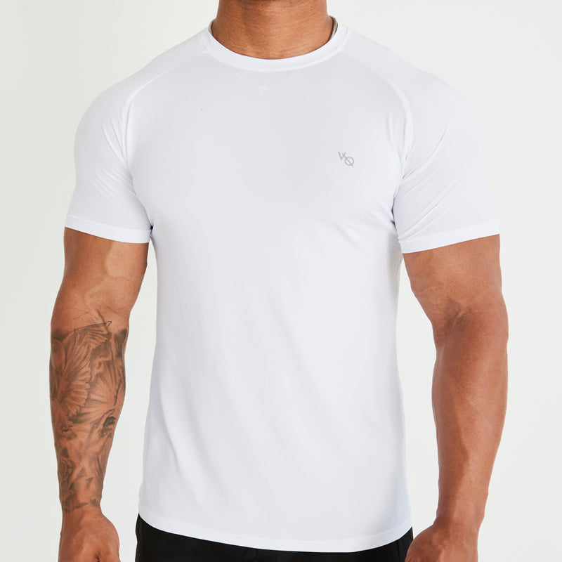 Vanquish Essential White Performance Short Sleeve T Shirt 1枚目の画像